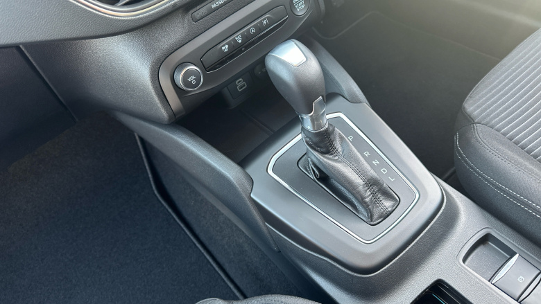 Ford Focus 1.0 EcoBoost Hybrid mHEV 155 Titanium 5dr Auto Petrol Hatchback